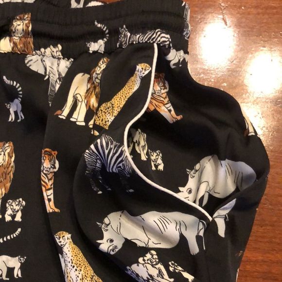 Banana Republic pjs in African animal prints/sz SM/ white piping EUC/button top - Picture 9 of 16